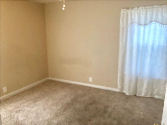 5th image of 149 Berkshire Ln