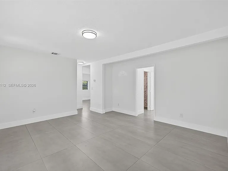 17150 NE 18th Ave — Photo 25