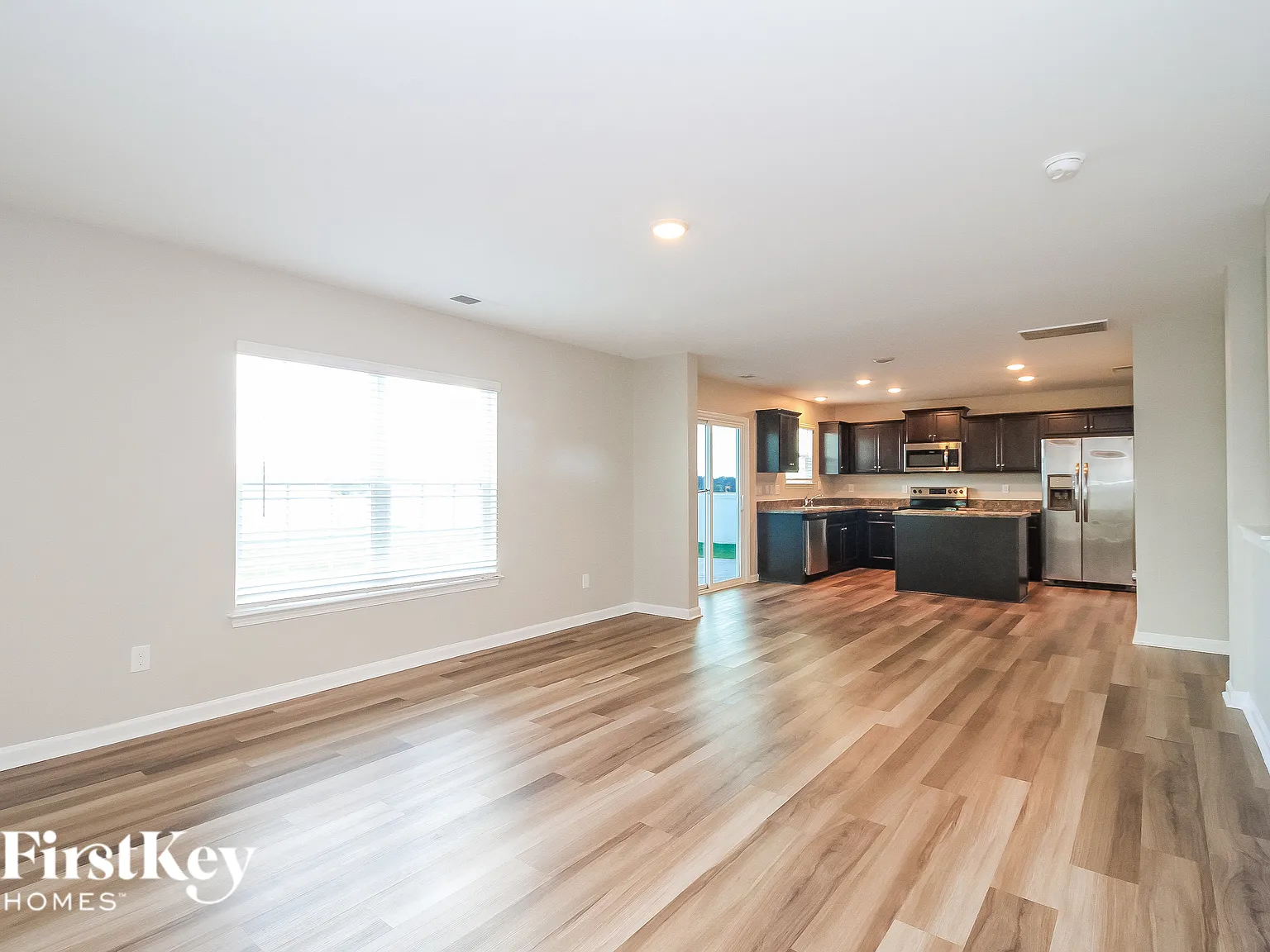 4 bed, 2.5 bath, 2220 sqft, $2,140 — Photo 4