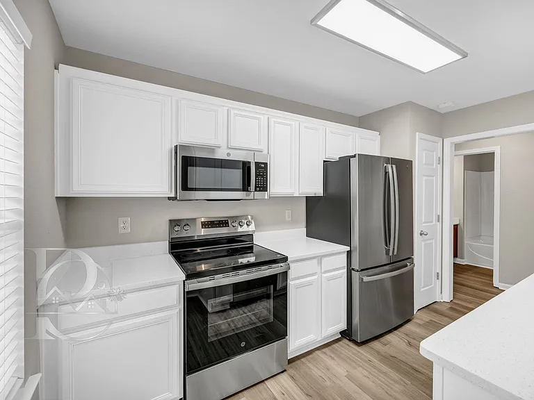 508 Lanesborough Dr — Photo 8