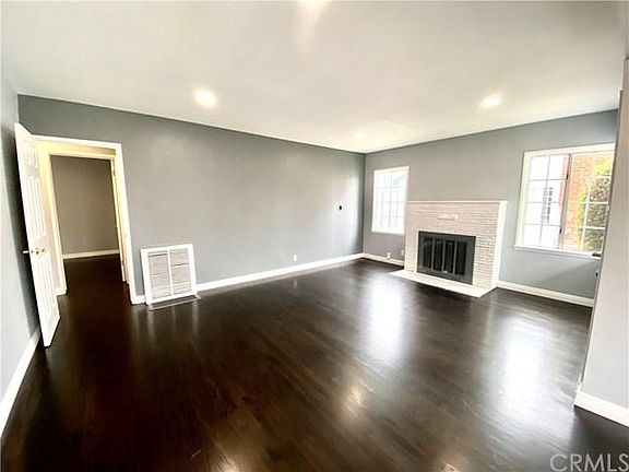 4th image of 806 W 130th St