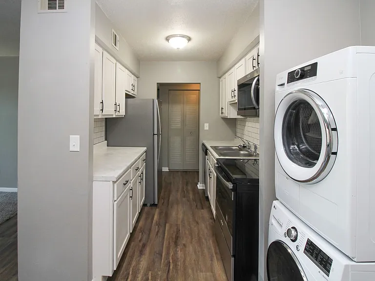 Teak Apartments — Photo 11