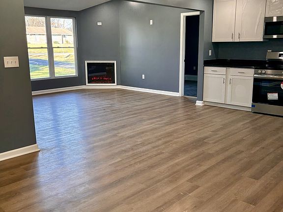 5th image of 100 Benefield Dr