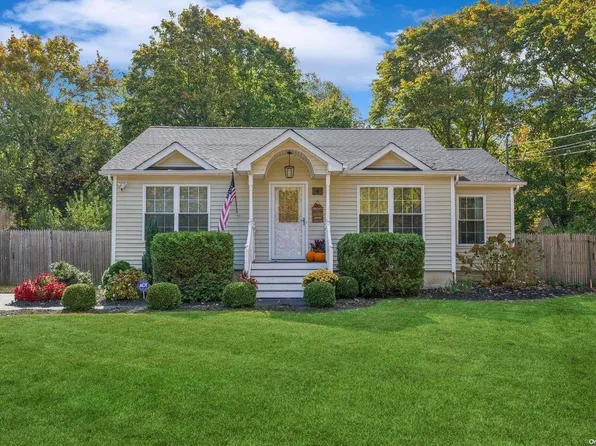 4 Fox Road, Middle Island, NY 11953