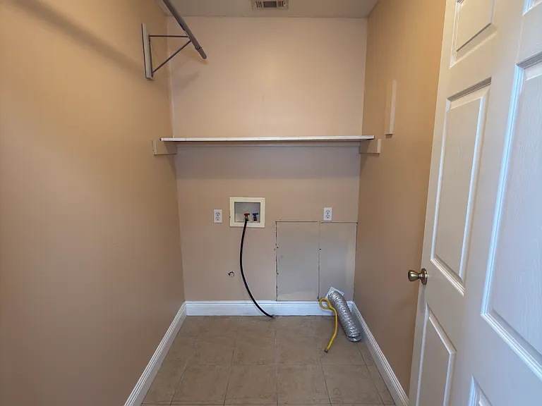 3324-26 S Delachaise St #3326 — Photo 6