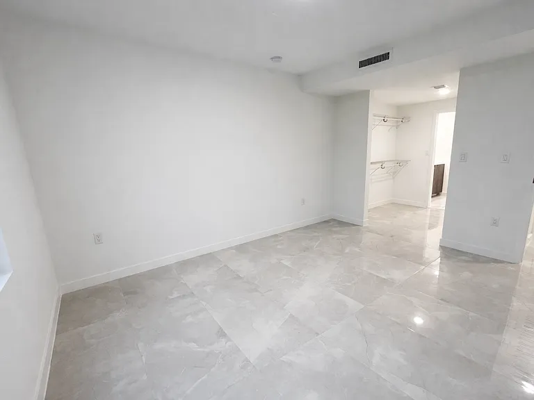 2606234 SW 14754th Ave — Photo 3