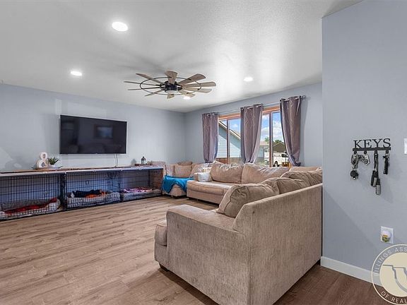 3rd image of 824 Troy Cir