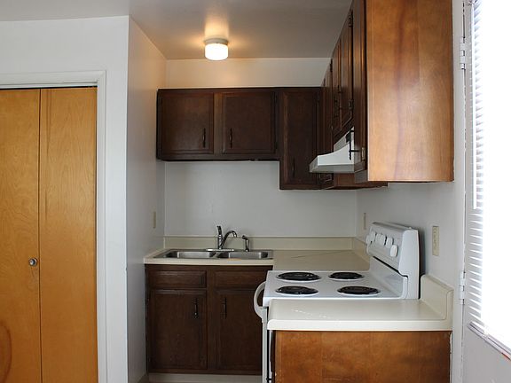 2nd image of 306 Woodpoint Ave #A