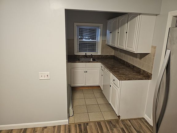 3rd image of 14 Borden St Floor 1