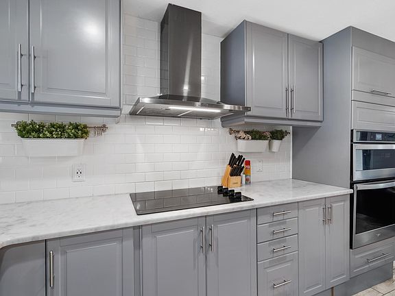 4th image of 1011 67th Avenue Dr W