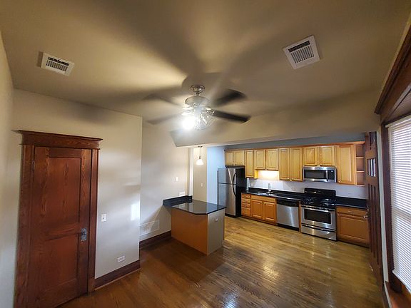 3rd image of 1570 N Hoyne Ave #3N