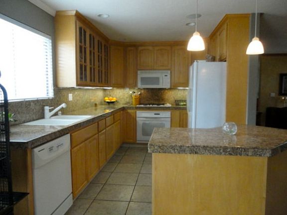 2nd image of 1142 Lynhurst Ct