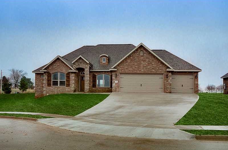 1st image of 257 Vineyard Ave