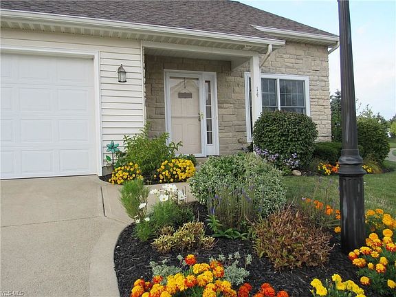 3rd image of 14 Canterbury Cir