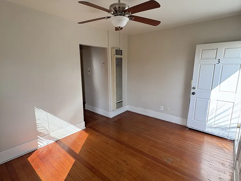 1031 21st St #3 — Photo 3