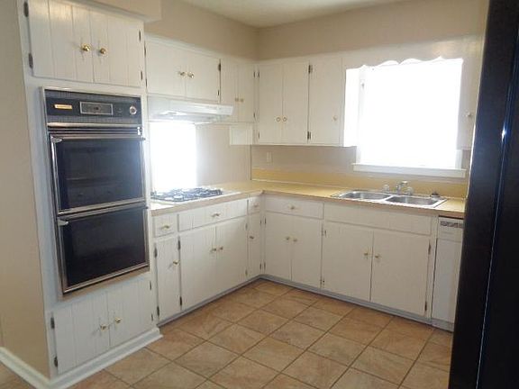 3rd image of 3429 Woodpark Dr