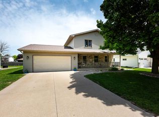 105 Rolling Green Cir, Oshkosh, WI 54904