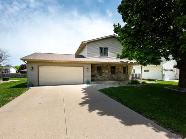 105 Rolling Green Cir, Oshkosh, WI 54904