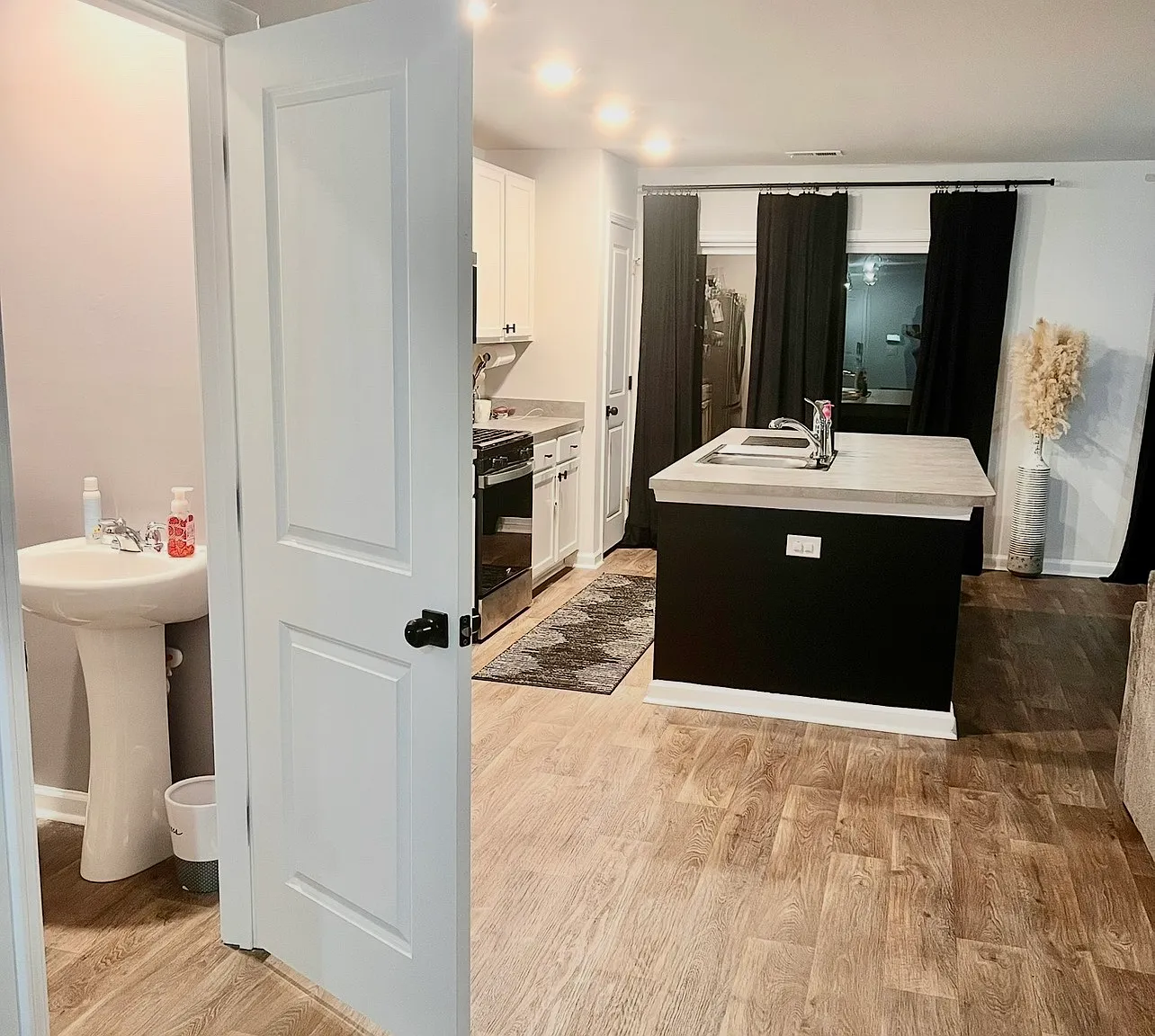 3 bed, 2.5 bath, 1554 sqft, $2,400 — Photo 3