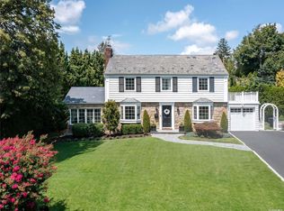 79 Castle Ridge Rd, Manhasset, NY 11030