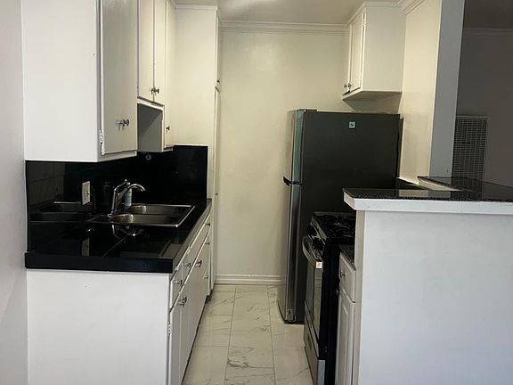 4th image of 1608 Brockton Ave APT 5