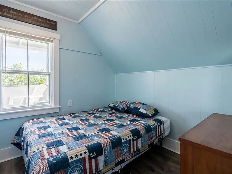13 Bay Ave #C — Photo 6