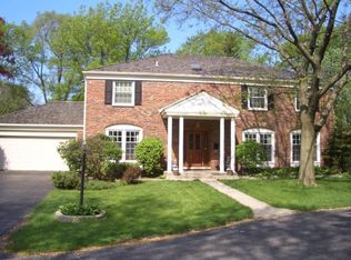 2 Red Haw Rd, Rolling Meadows, IL 60008