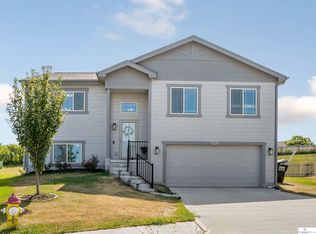 14581 Potter Cir, Bennington, NE 68007