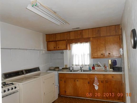 3rd image of 102 Gilmour Ct