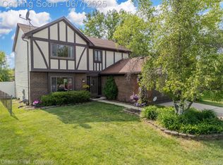 1730 Glenshire Dr, Canton, MI