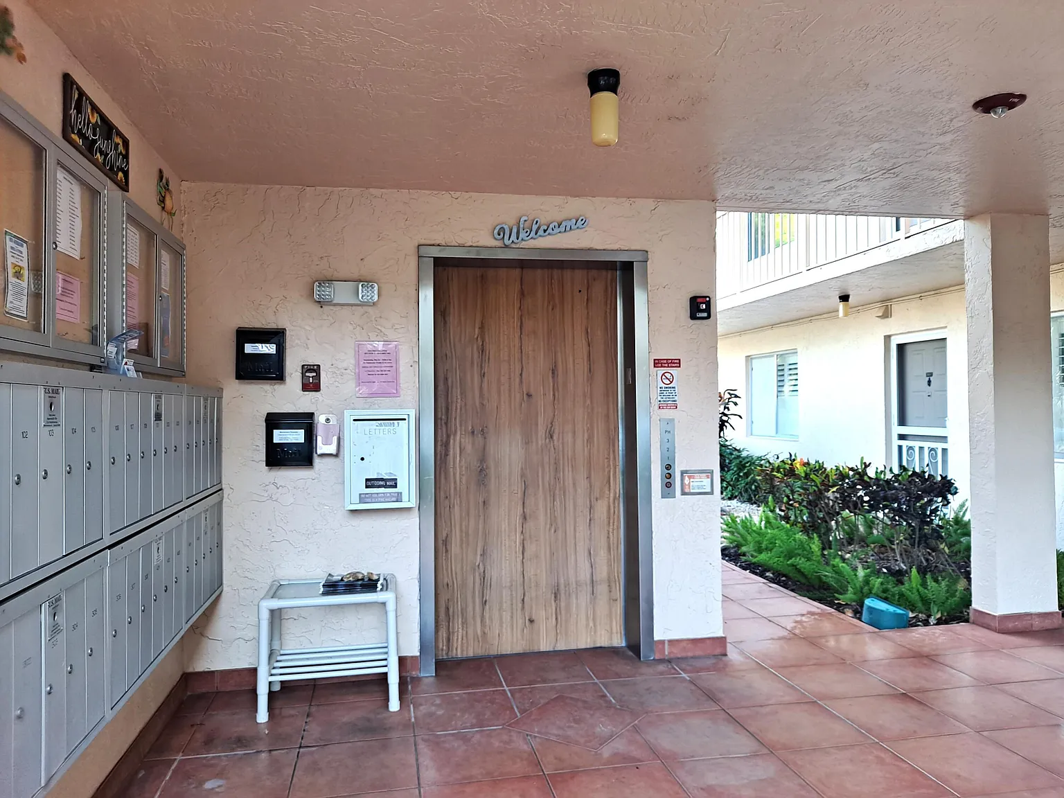 2 bed, 2.0 bath, 990 sqft, $3,500 — Photo 2