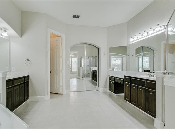 5th image of 2805 Deerhurst Dr