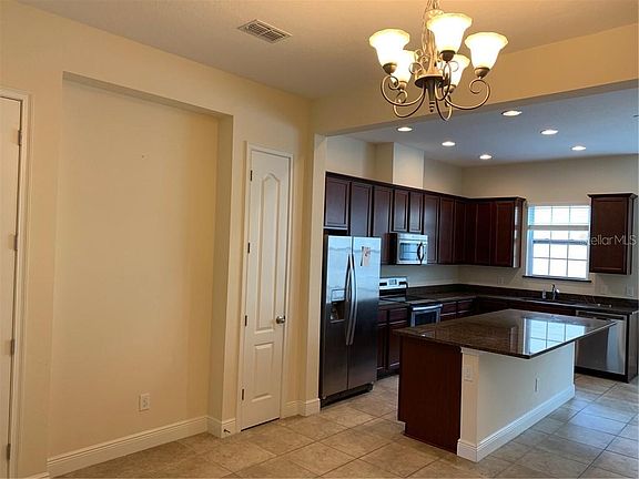 5th image of 2205 Lobelia Dr