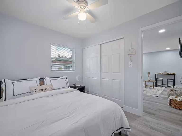 4313 W Woodlawn Ave — Photo 17