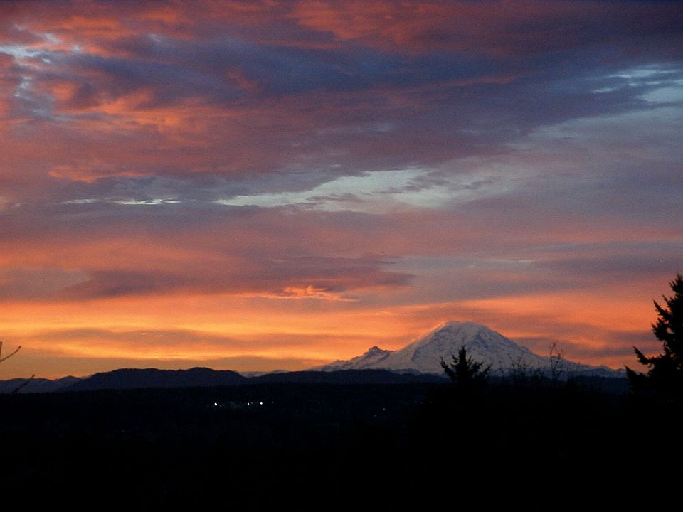 Mt. Rainier View (Deck)