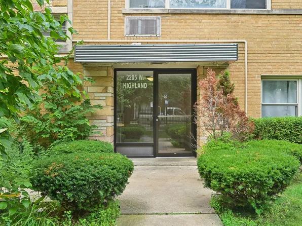 2205 W Highland Ave #4N, Chicago, IL 60659
