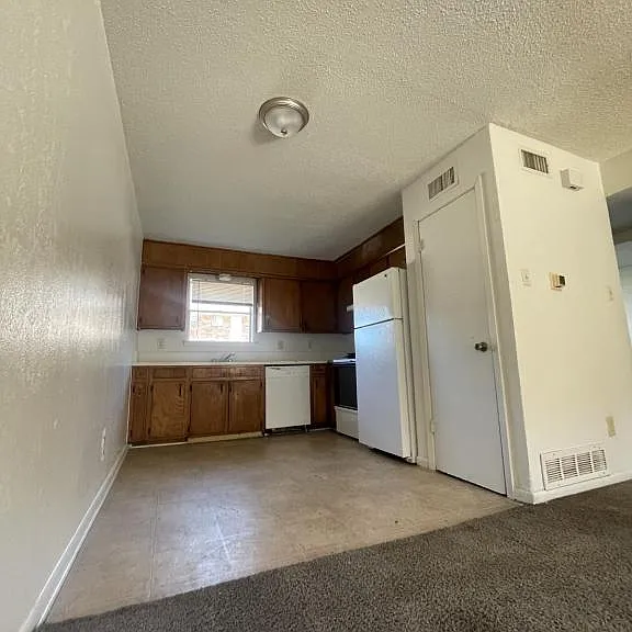 1205 Urbantke Ct #B — Photo 2
