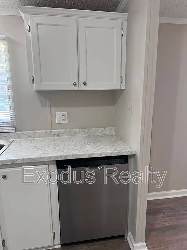 3 bed, 2.0 bath, 1056 sqft, $1,399 — Photo 4