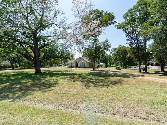 Lots of beautiful mature trees!