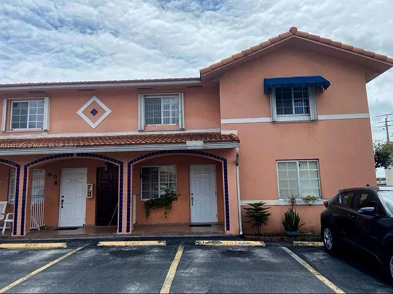 10101 W Okeechobee Rd #5202 — Photo 16