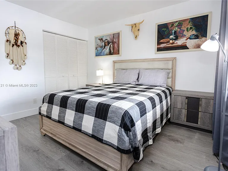 500 N Francisco St #234 — Photo 14