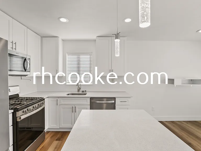11907 E 2nd Ln — Photo 1