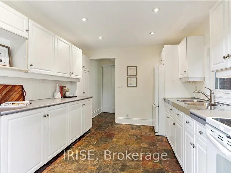 61 Chisholm Ave — Photo 14