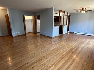 1004 S River Rd APT 302, Des Plaines, IL 60016