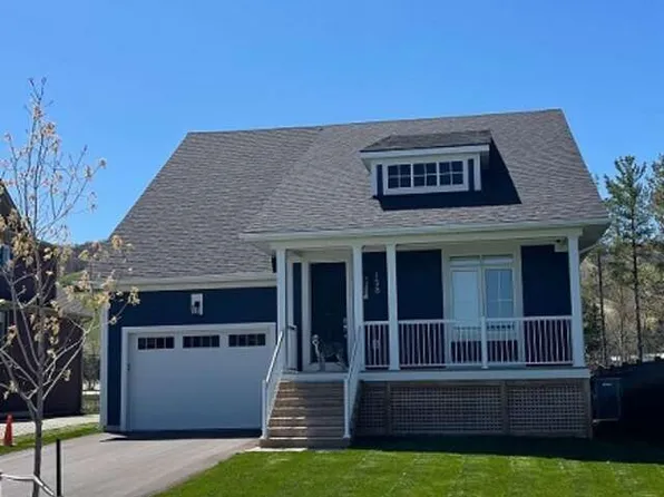 158 Courtland St, The Blue Mountains, ON L9Y 5L7