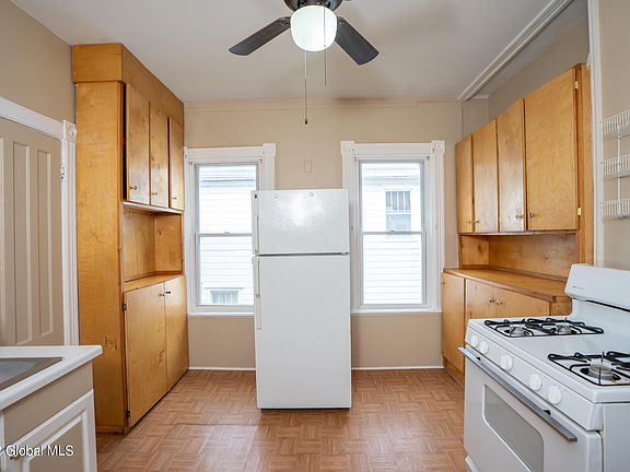 2nd image of 8 Amity St