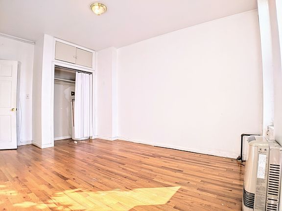 2nd image of 319 Jefferson St APT 4