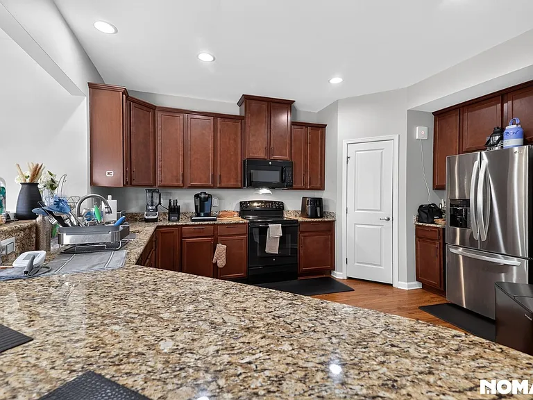 676 Twisted Oak Ct — Photo 6