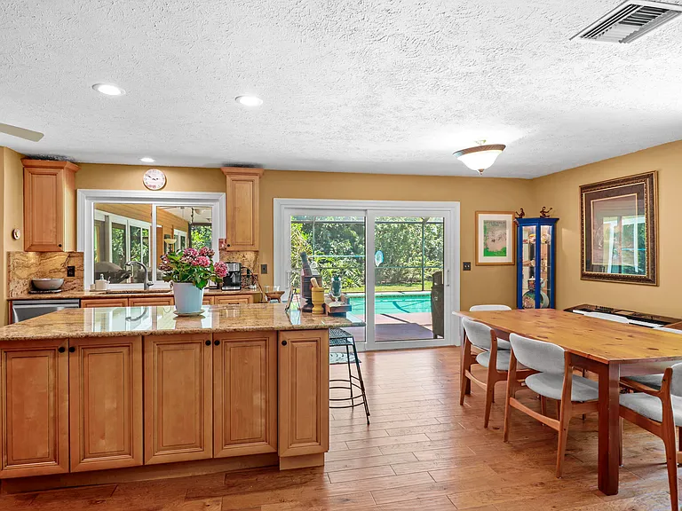 1974 SW Saint Andrews Dr — Photo 12