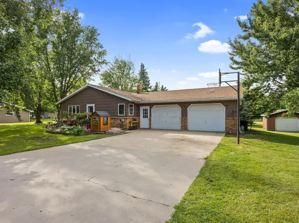 1102 Eckert St NW, Alexandria, MN 56308
